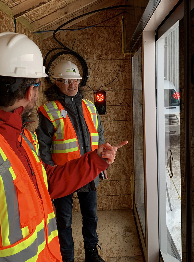 Performance tests of REM landing doors