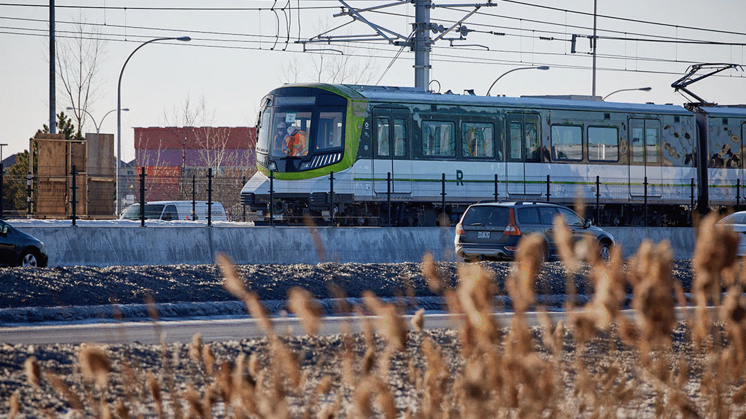 Images of the REM car during tests on the South Shore