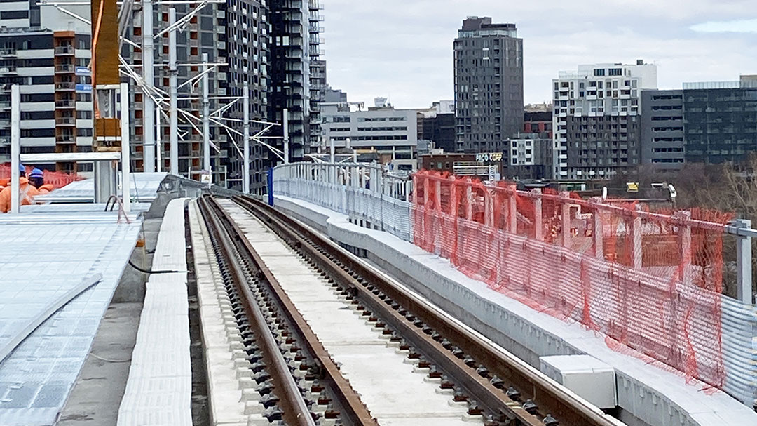 Image of duo-block tracks for the REM