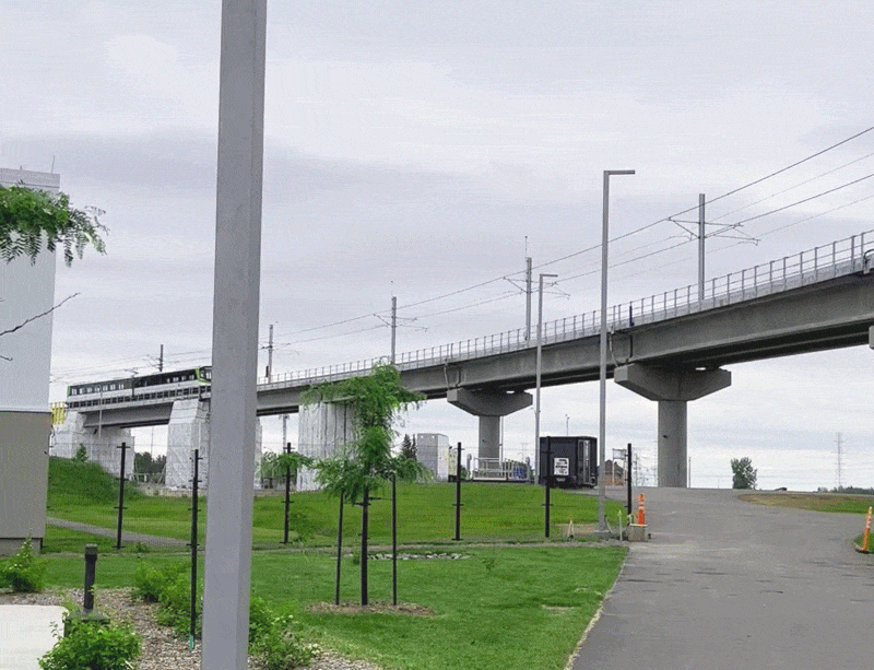 The REM car circulates on the South Shore during the tests. 