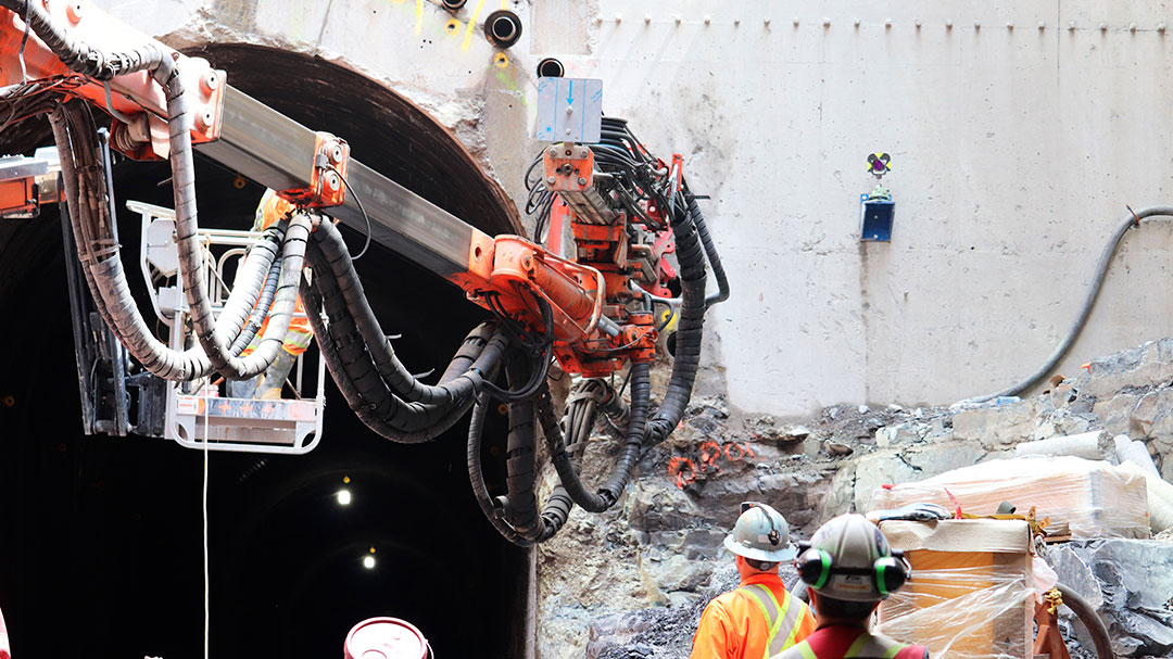 Photo of the umbrella technique in the area of the REM's future McGill station
