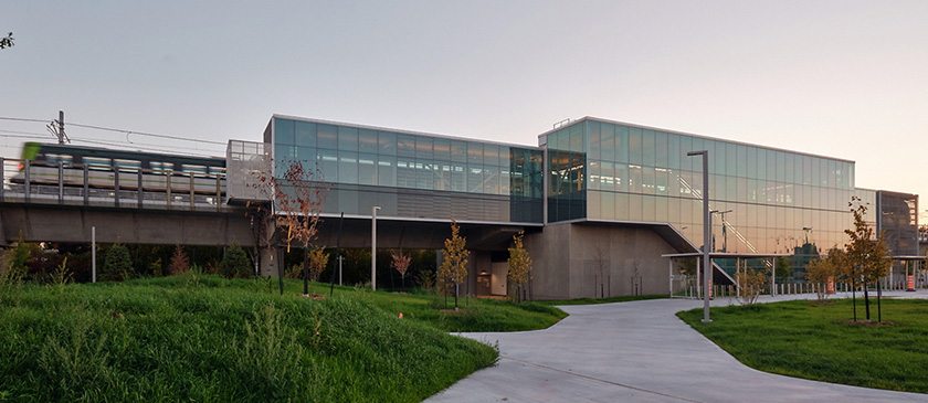 Pierrefonds-Roxboro Station