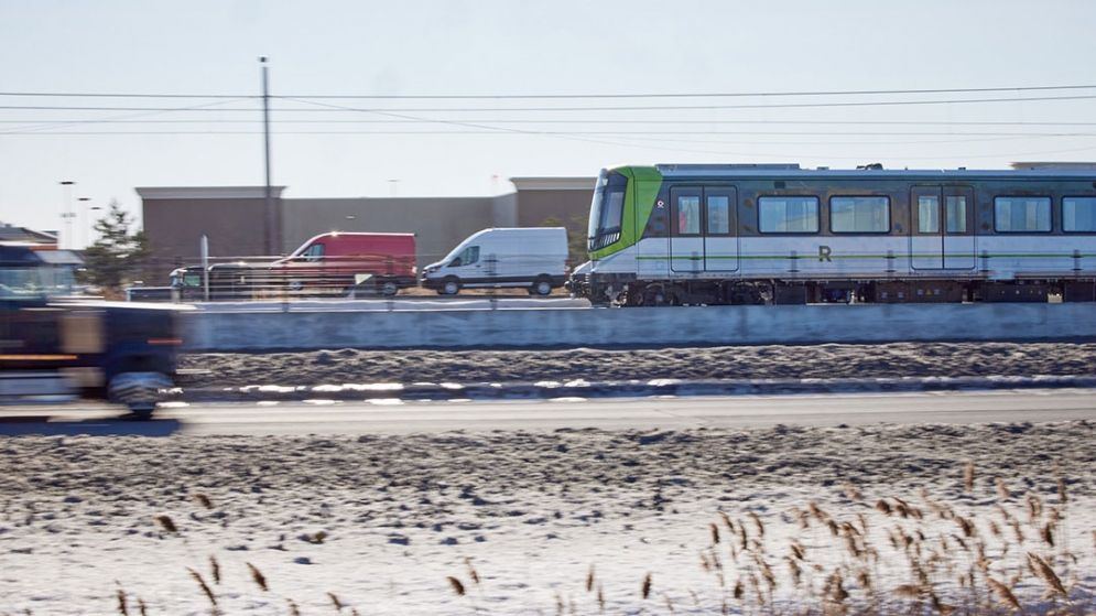 Images de la voiture du REM pendant les essais sur la Rive-Sud