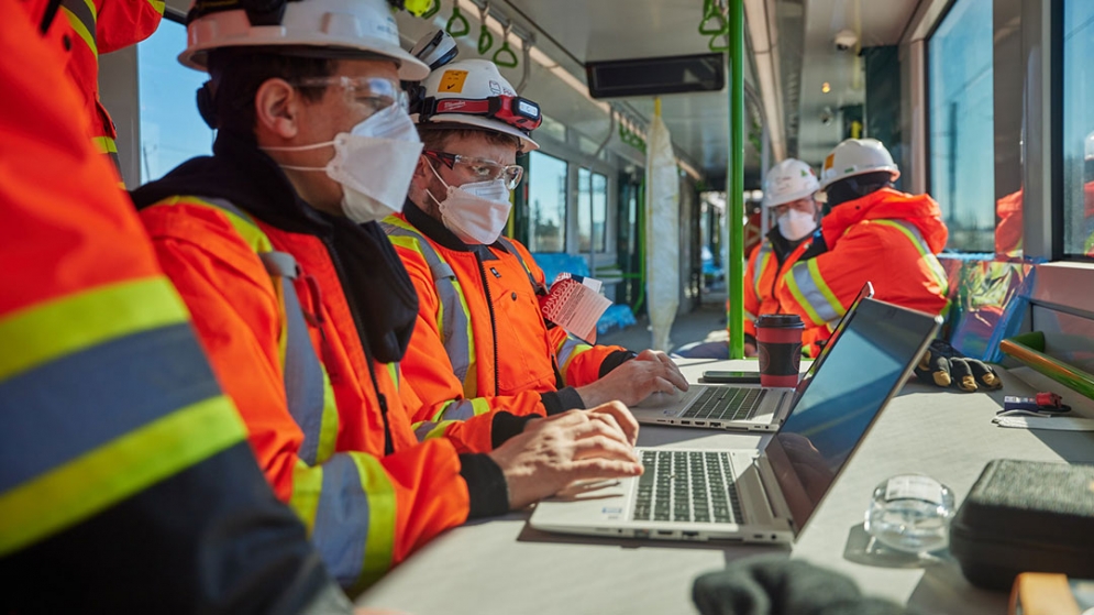 Images de l'intérieur de la voiture du REM pendant les essais sur la Rive-Sud