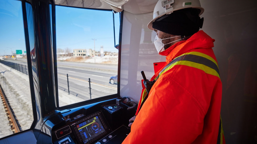 Images de l'intérieur de la voiture du REM pendant les essais sur la Rive-Sud