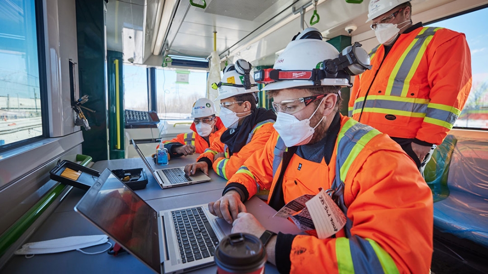 Images de l'intérieur de la voiture du REM pendant les essais sur la Rive-Sud
