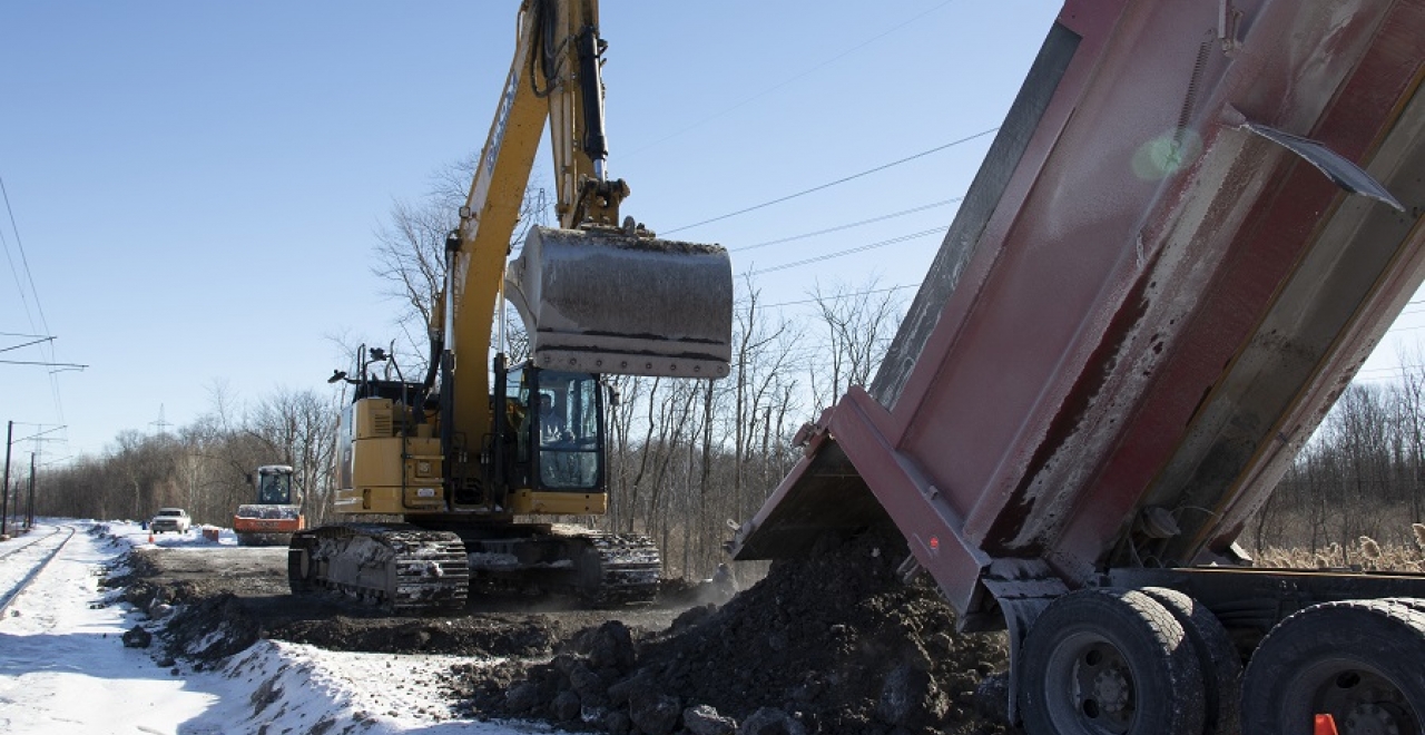Teams are preparing to lay the second set of tracks in the Bois-de-Liesse area. We will then begin renovating the infrastructures on the Deux-Montagnes line, most specifically overhauling the railway bridges on Henri-Bourassa, Grenet and Marcel-Laurin Boulevards.