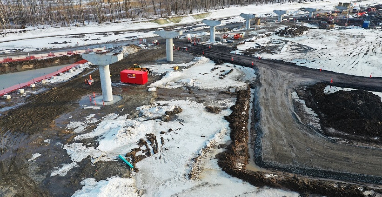Here is a view of the elevated structure on the South Shore, which is also what the structure will look like on the West Island. Architects used simple shapes (cylinders for columns, trapezoids for joists) to lighten the footprint.