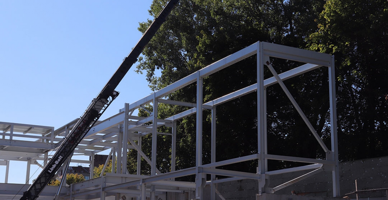 Canora station: the steel structure rises (September 2020)
