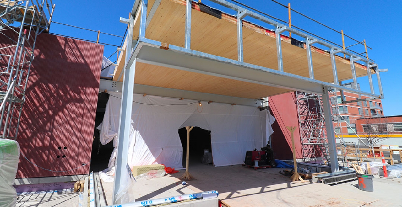 In the centre of Montréal, the Canora, Ville-de-Mont-Royal and Bois-Franc stations will be almost finished this year. | Ville-de-Mont-Royal Station - April 2021