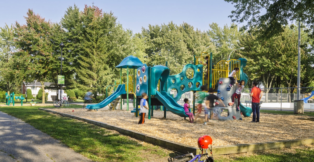 Living spaces | Stations that are linked to lively neighbourhoods and that, thanks to their exterior design, are places conducive to gatherings are considered for the integration of the artwork.