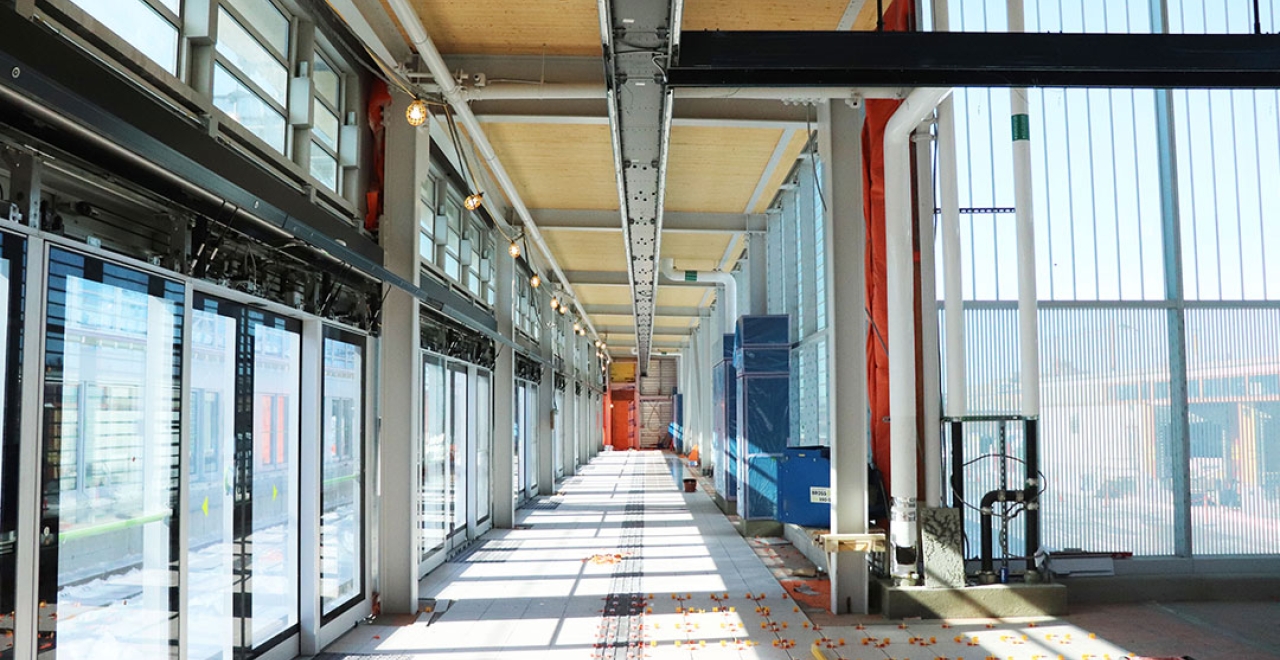 Overview of interior work in the REM stations.