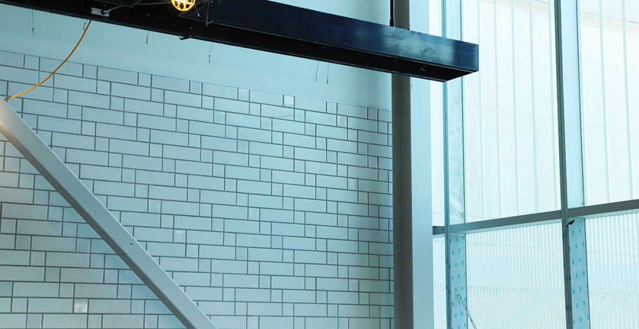 Overview of interior work in the REM stations.