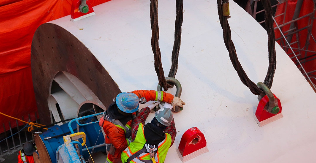 Early 2020: Assembly of the tunnel boring machine (TBM).