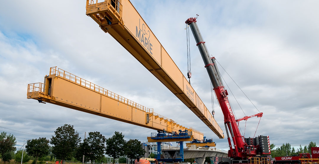 Anne and Marie now finished their job building the REM and have just been dismantled. Photos taken in August 2022.