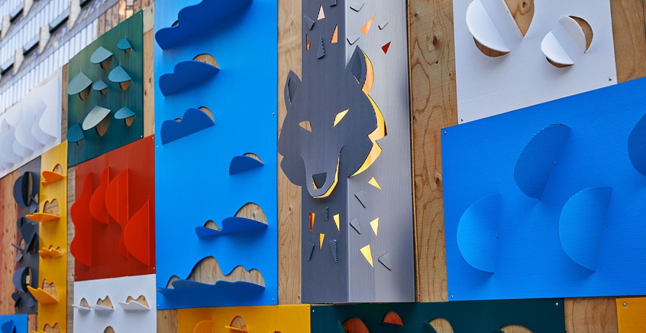 Concept coloré sur les palissades de chantier de la future station McGill | © Myriam Baril-Tessier