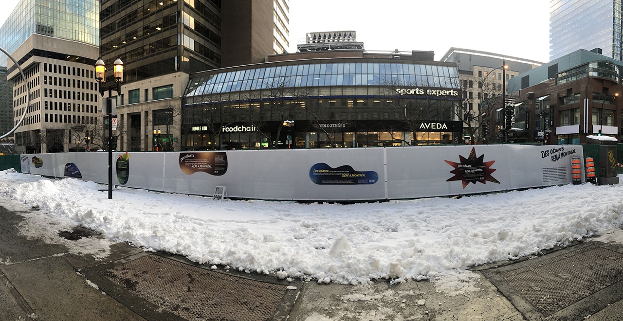Un peu plus loin, sur McGill College, vous pouvez observer les géants s’animer à l’aide de votre téléphone.