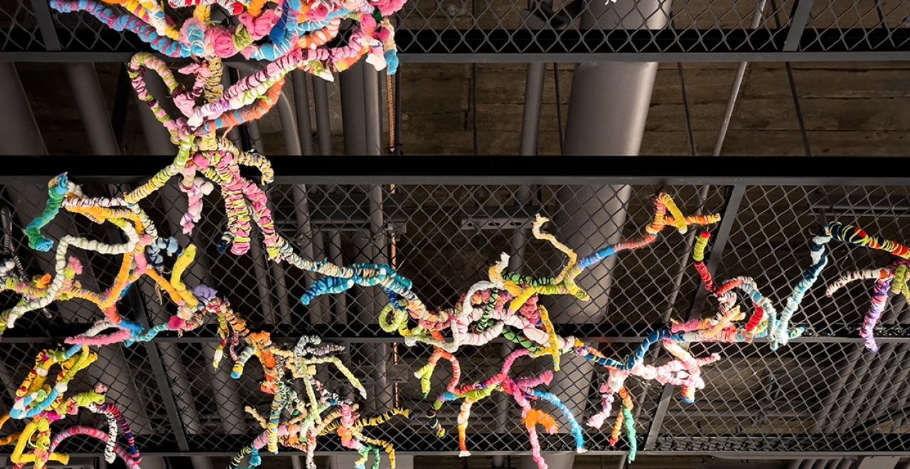 The work Trajectoires Tissées et Entrelacées at Gare Centrale station.